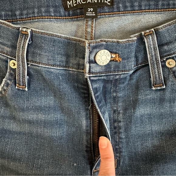 J.Crew Mercantile Women’s Distressed Frayed Hem Medium Wash Jeans Sz 29 GUC - Picture 6 of 8